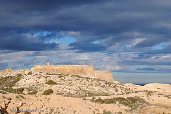 Средневековая крепость выставлена на продажу в Альмерии