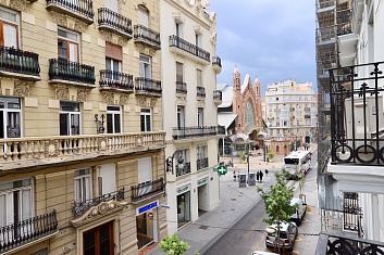 Почти две трети испанцев живут в квартирах