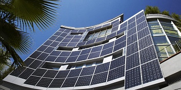 Власти Барселоны установят солнечные панели на крышах домов