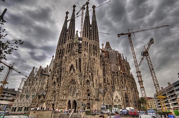Интересный факт — испанская церковь активно инвестирует в строительство