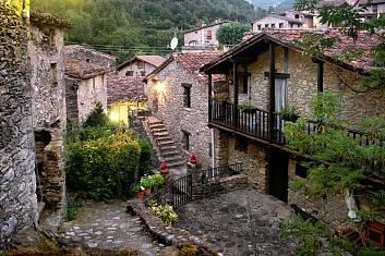 В Каталонии продается заброшенная горная деревня